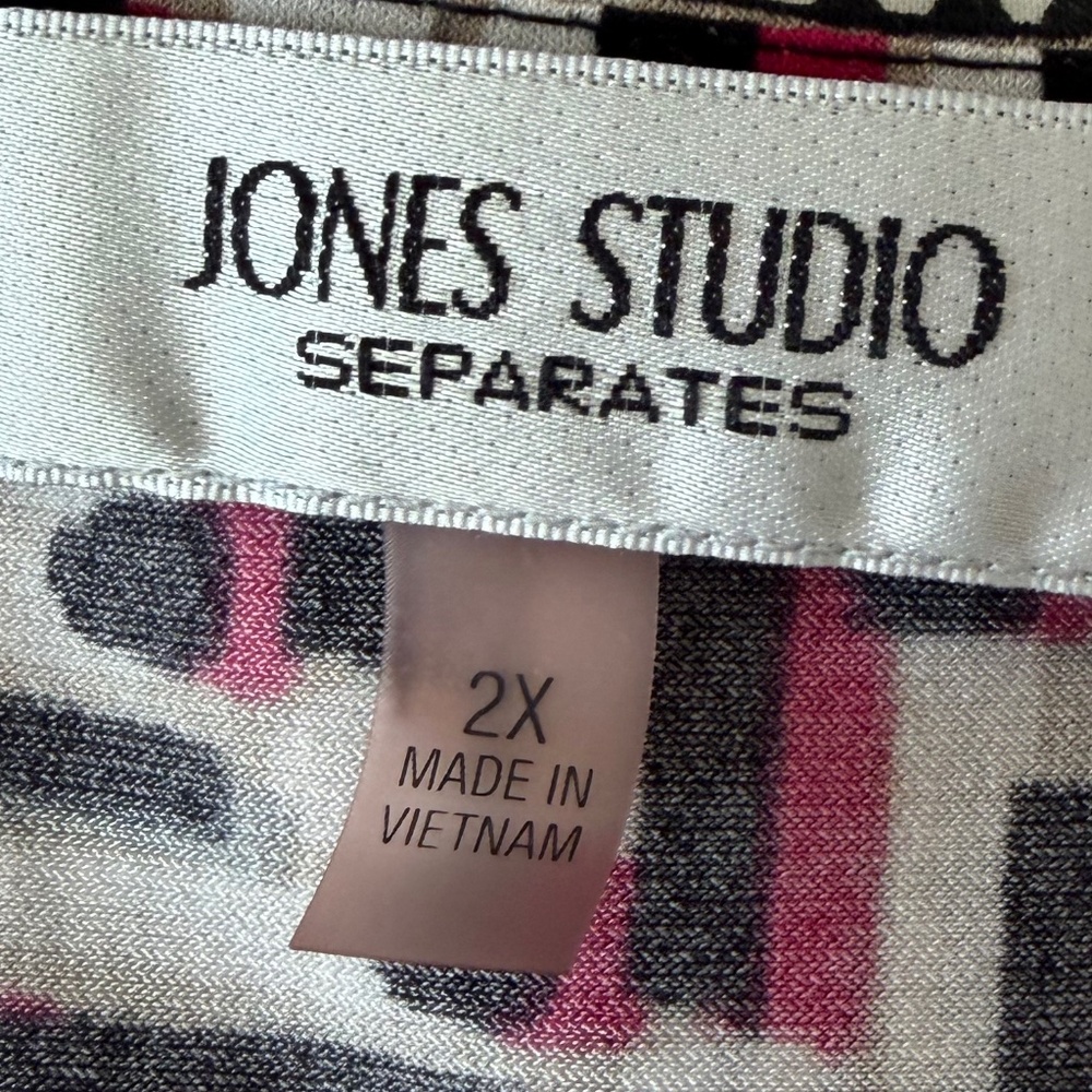 PLUS SIZE (2X)_Jones Studio Top/Shell (multicolor) - Picture 3 of 3